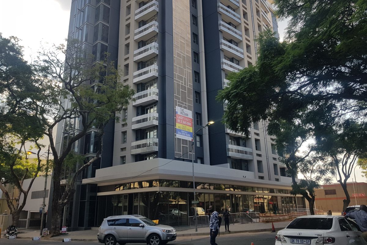 Off-The-Grid Stress Free Living. Stylish and Modern 2 Bed 2 Bath Apartment - Photo 2