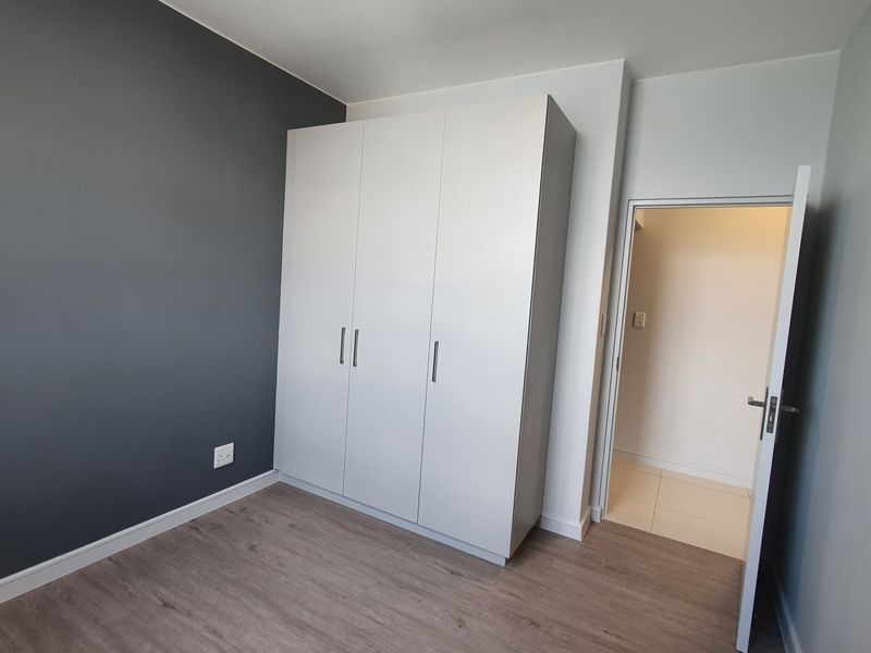 Off-The-Grid Stress Free Living. Stylish and Modern 2 Bed 2 Bath Apartment - Photo 7