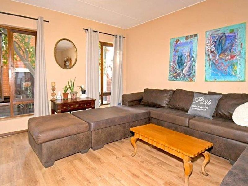 Spacious 2 – Bed Ground floor Apartment In Popular Broadacares - Photo 4