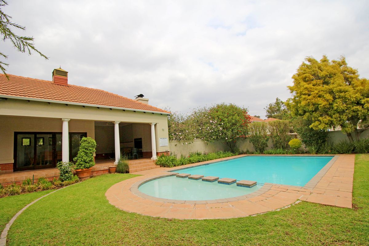 Spacious 2 – Bed Ground floor Apartment In Popular Broadacares - Photo 2