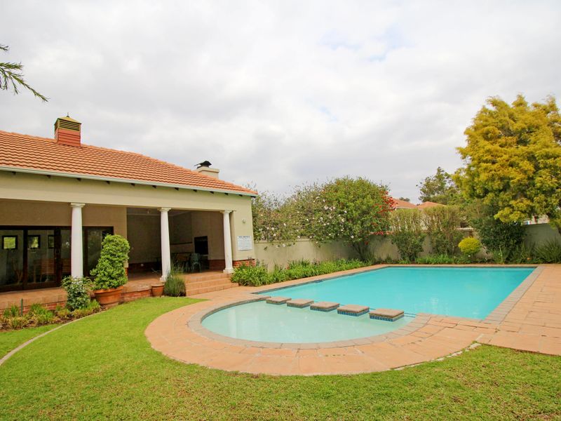 Spacious 2 – Bed Ground floor Apartment In Popular Broadacares - Photo 2