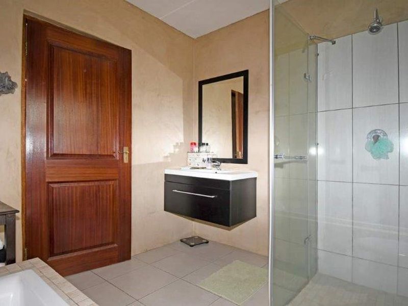 Spacious 2 – Bed Ground floor Apartment In Popular Broadacares - Photo 9