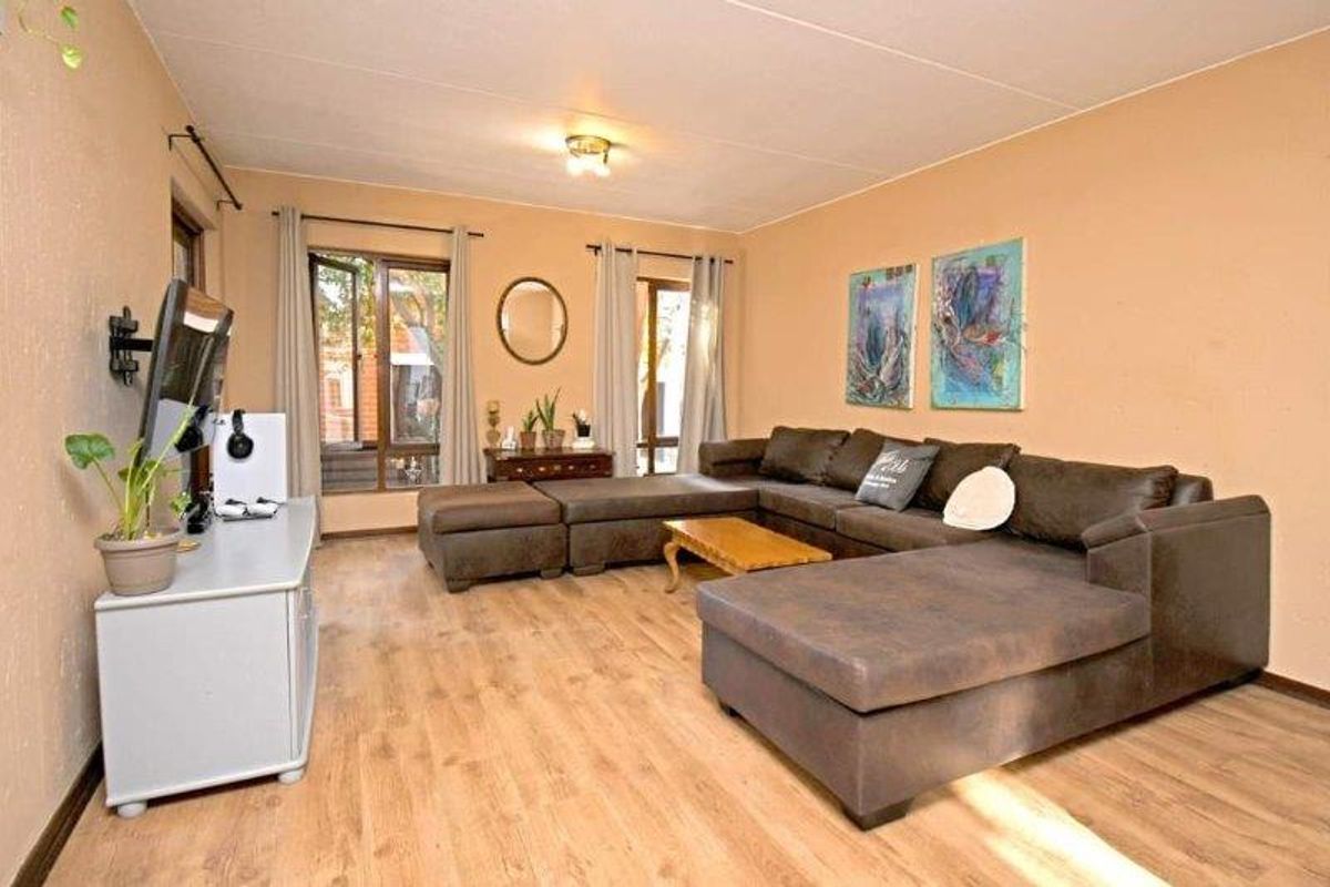 Spacious 2 – Bed Ground floor Apartment In Popular Broadacares - Photo 3