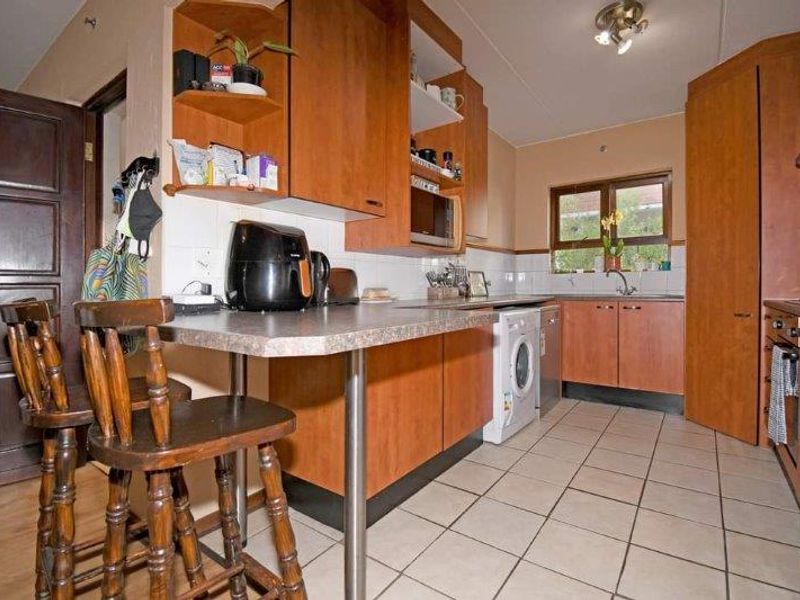 Spacious 2 – Bed Ground floor Apartment In Popular Broadacares - Photo 7