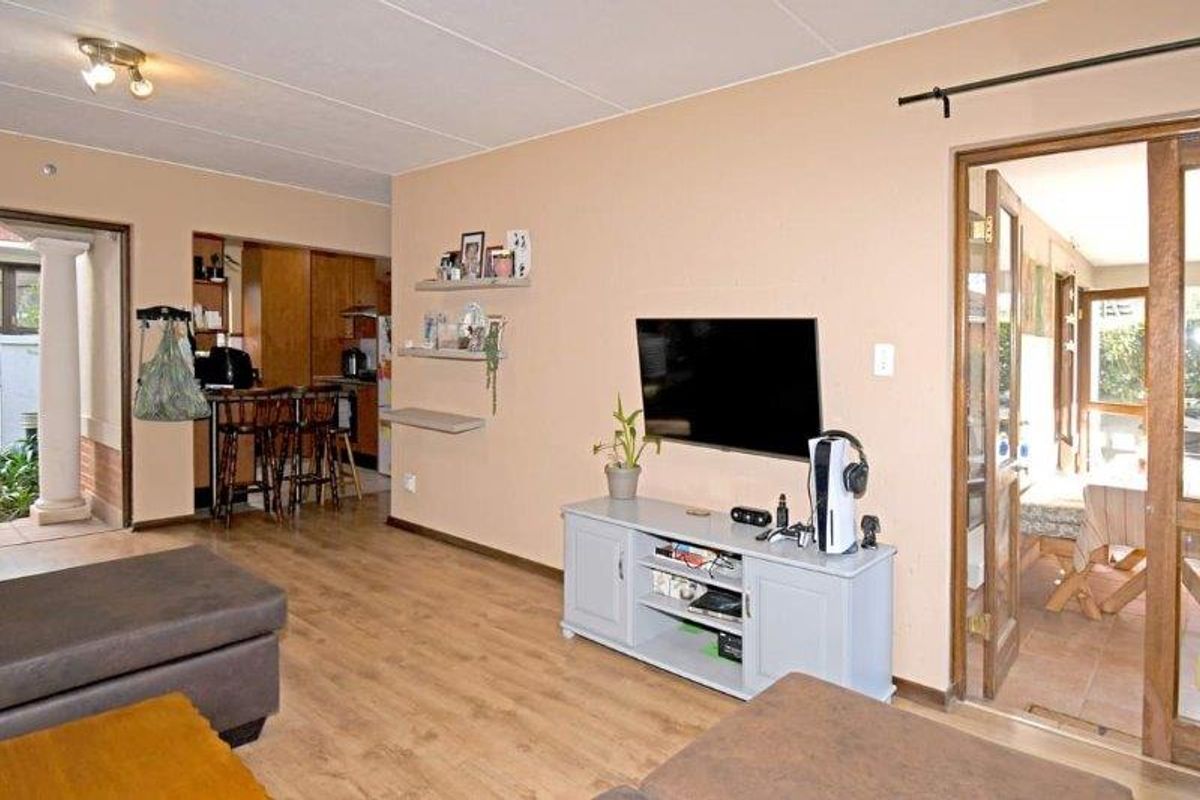 Spacious 2 – Bed Ground floor Apartment In Popular Broadacares - Photo 5