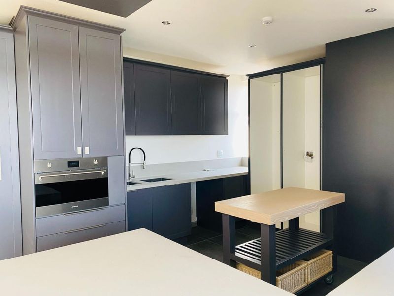 Off the Grid Building! Luxury and Modern Penthouse - Photo 5