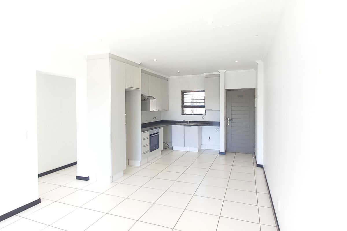 Beautifully presented 3 bed apartment in Lone Hill - Photo 5