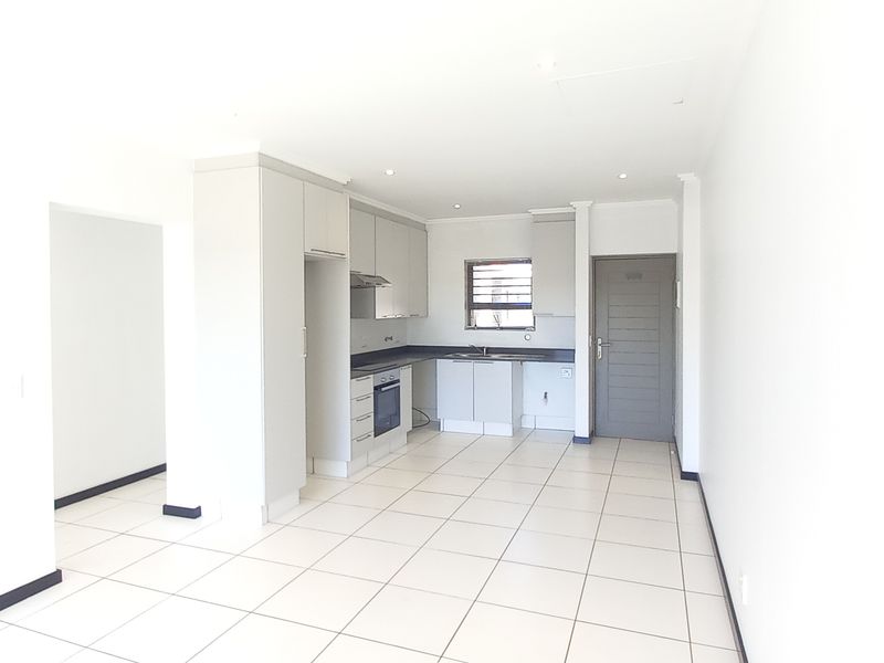 Beautifully presented 3 bed apartment in Lone Hill - Photo 5