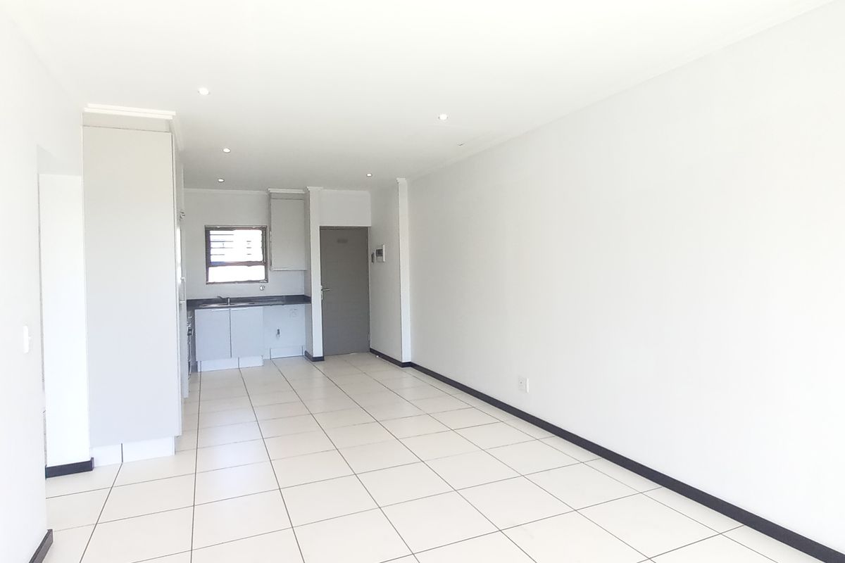 Beautifully presented 3 bed apartment in Lone Hill - Photo 4