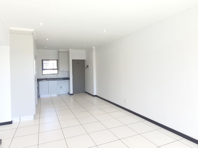 Beautifully presented 3 bed apartment in Lone Hill - Photo 4