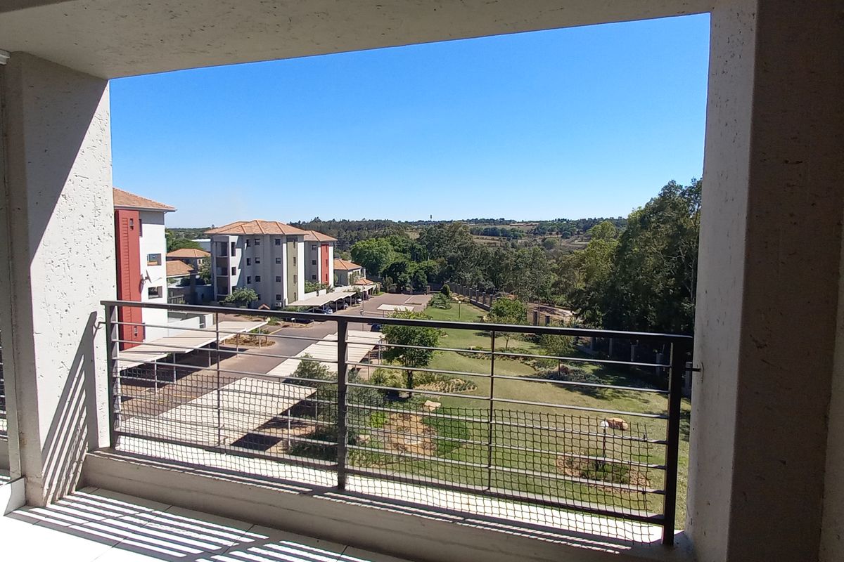 Beautifully presented 3 bed apartment in Lone Hill - Photo 3