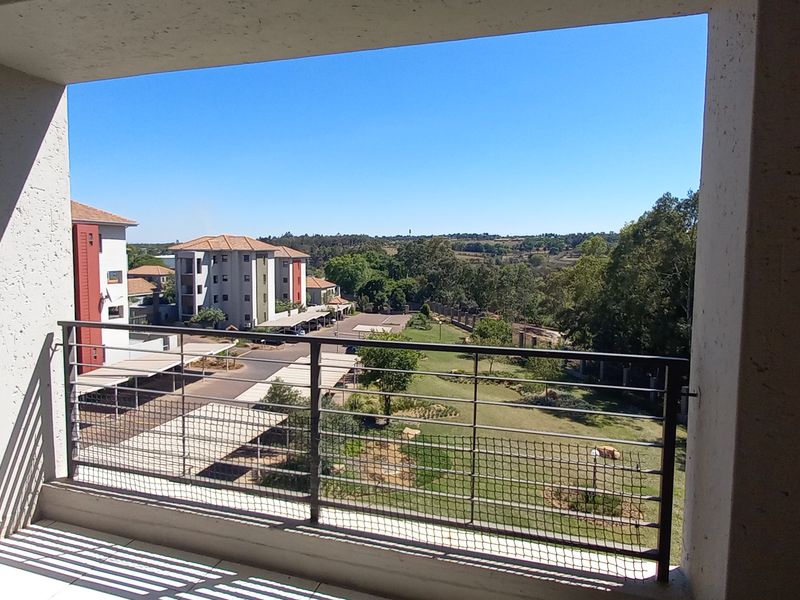 Beautifully presented 3 bed apartment in Lone Hill - Photo 3