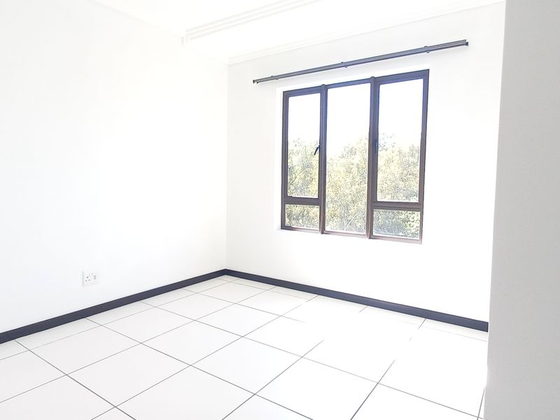 Beautifully presented 3 bed apartment in Lone Hill - Photo 9