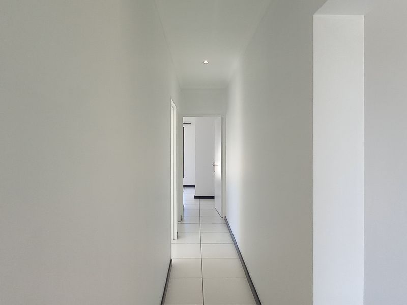 Beautifully presented 3 bed apartment in Lone Hill - Photo 8
