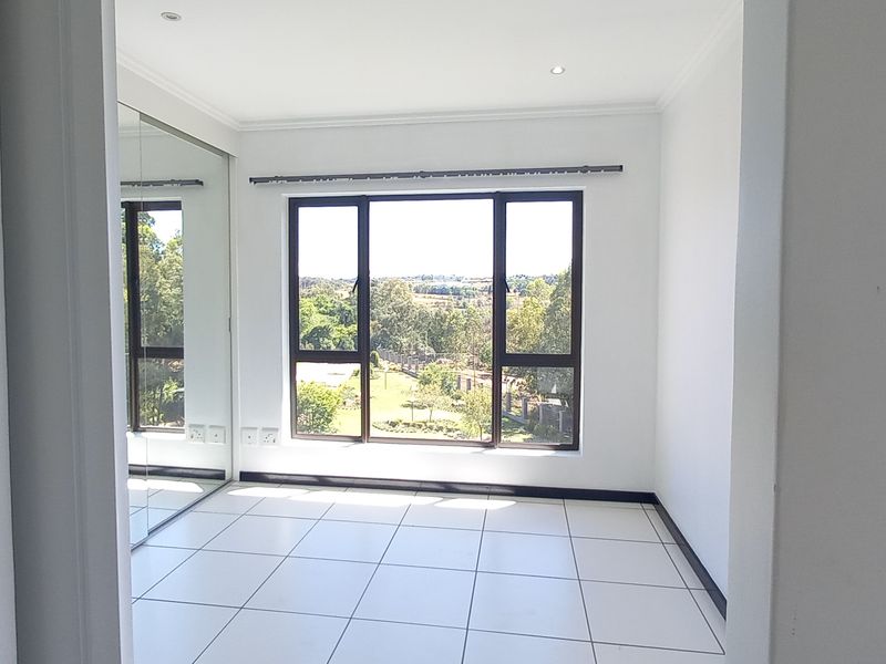 Beautifully presented 3 bed apartment in Lone Hill - Photo 7