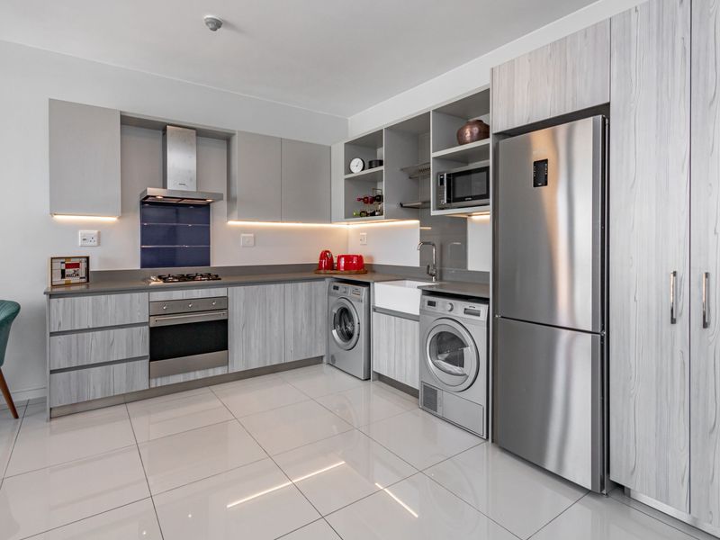 Stylish Luxury Off-The-Grid Apartment - Photo 5