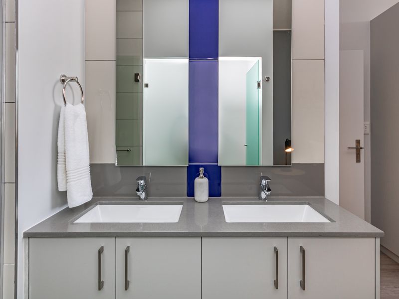 Stylish Luxury Off-The-Grid Apartment - Photo 9