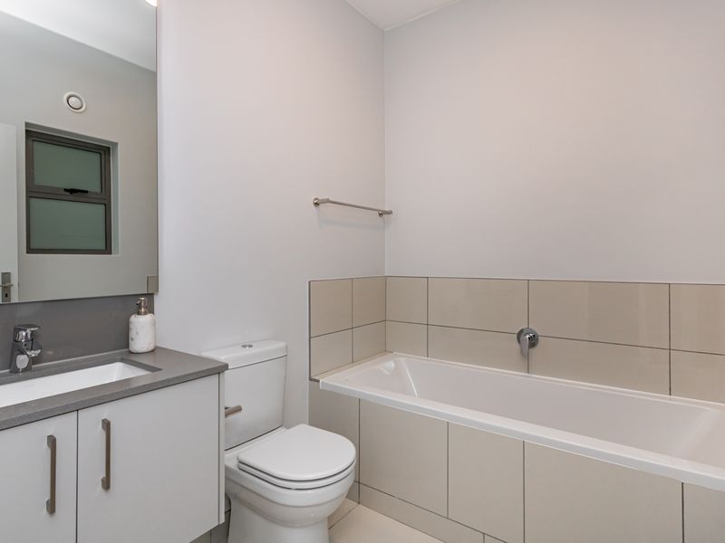 Stylish Luxury Off-The-Grid Apartment - Photo 8