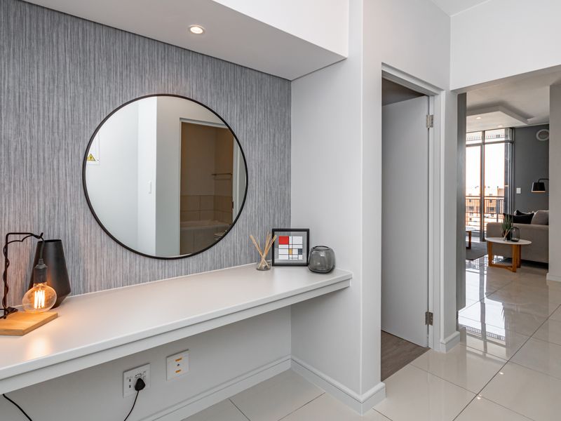 Stylish Luxury Off-The-Grid Apartment - Photo 6