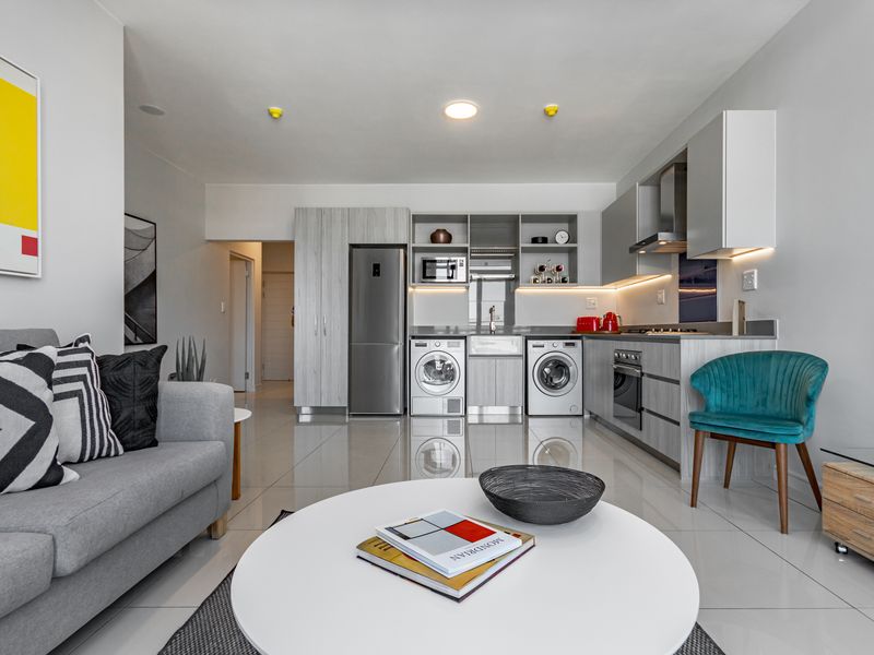 Stylish Luxury Off-The-Grid Apartment - Photo 3