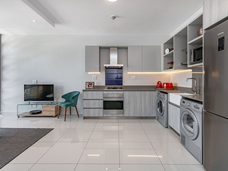 Stylish Luxury Off-The-Grid Apartment - Photo 4