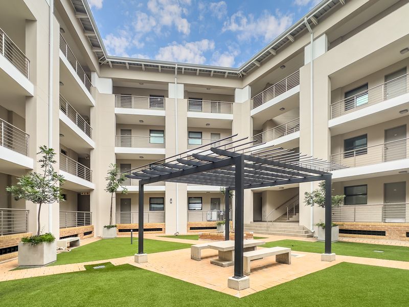 Luxury Apartment Living at It's Best - Photo 3