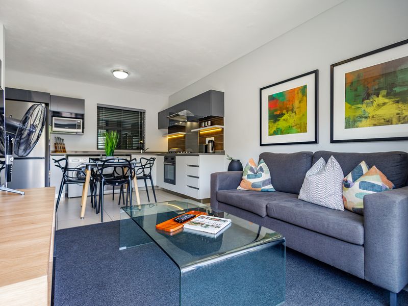 The View - Luxury Living - 1 Bed 1 Bath Ground Floor Apartment - Photo 2