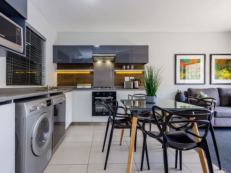 The View - Luxury Living - 1 Bed 1 Bath Ground Floor Apartment - Photo 3