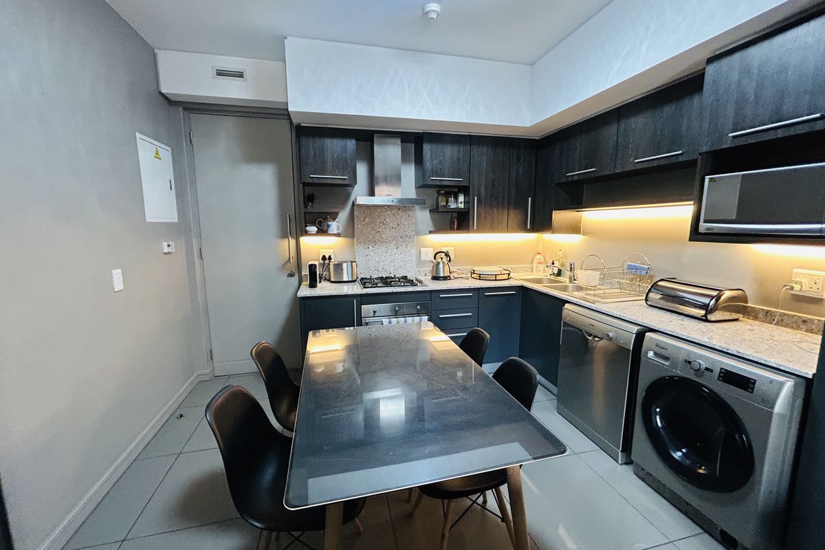 Sleek Fully Furnished, 2 Beds, 1 Baths apartment with 100% back-up power - Photo 5