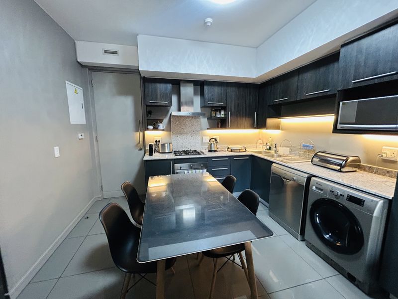 Sleek Fully Furnished, 2 Beds, 1 Baths apartment with 100% back-up power - Photo 5