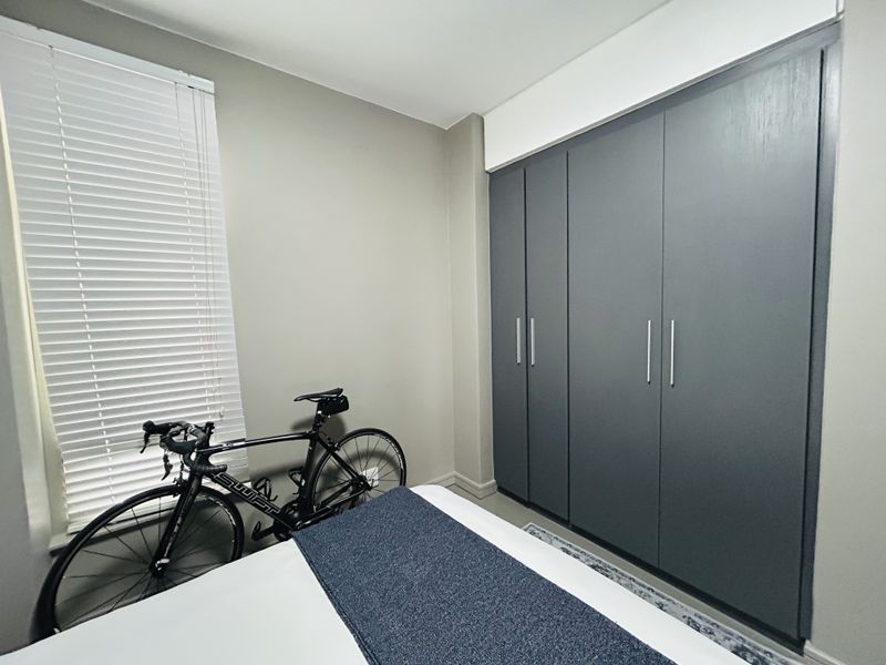 Sleek Fully Furnished, 2 Beds, 1 Baths apartment with 100% back-up power - Photo 10