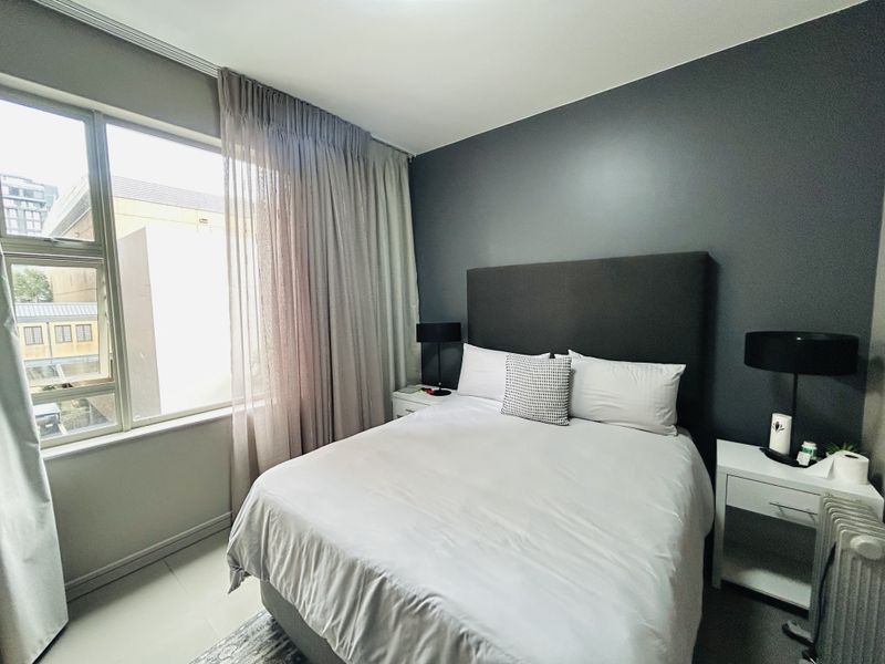 Sleek Fully Furnished, 2 Beds, 1 Baths apartment with 100% back-up power - Photo 7