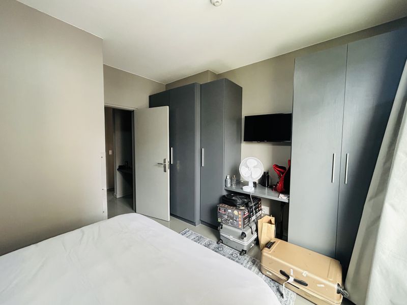 Sleek Fully Furnished, 2 Beds, 1 Baths apartment with 100% back-up power - Photo 8