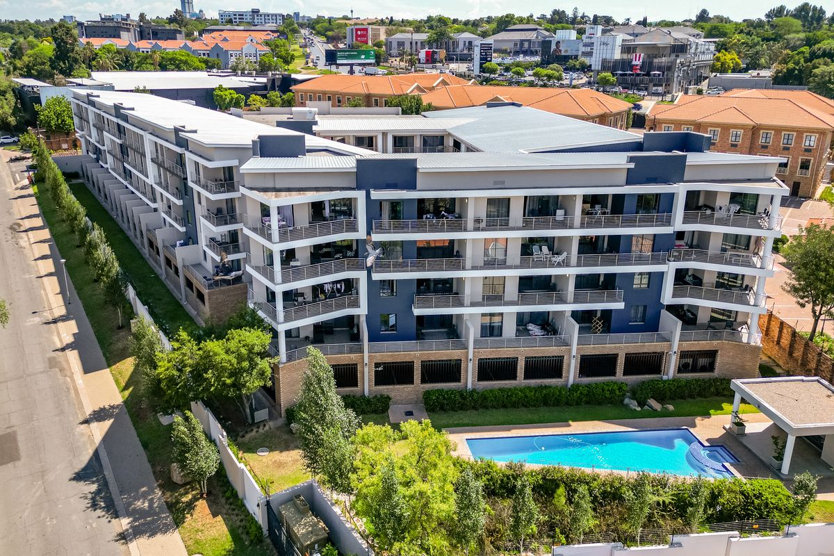 Fantastic Investment - 2 Bed 2 Bath Garden Apartment in a Secure a Complex - Photo 4