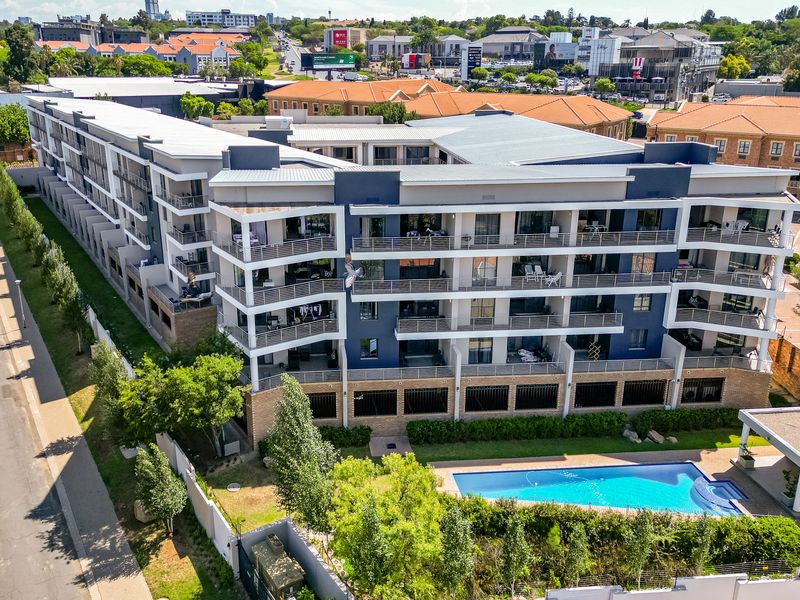 Fantastic Investment - 2 Bed 2 Bath Garden Apartment in a Secure a Complex - Photo 4