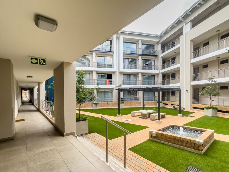 Fantastic Investment - 2 Bed 2 Bath Garden Apartment in a Secure a Complex - Photo 10