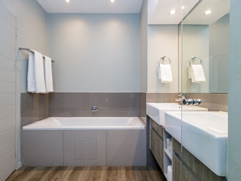 Fantastic Investment - 2 Bed 2 Bath Garden Apartment in a Secure a Complex - Photo 9