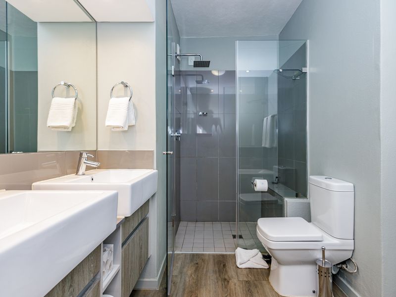 Fantastic Investment - 2 Bed 2 Bath Garden Apartment in a Secure a Complex - Photo 7