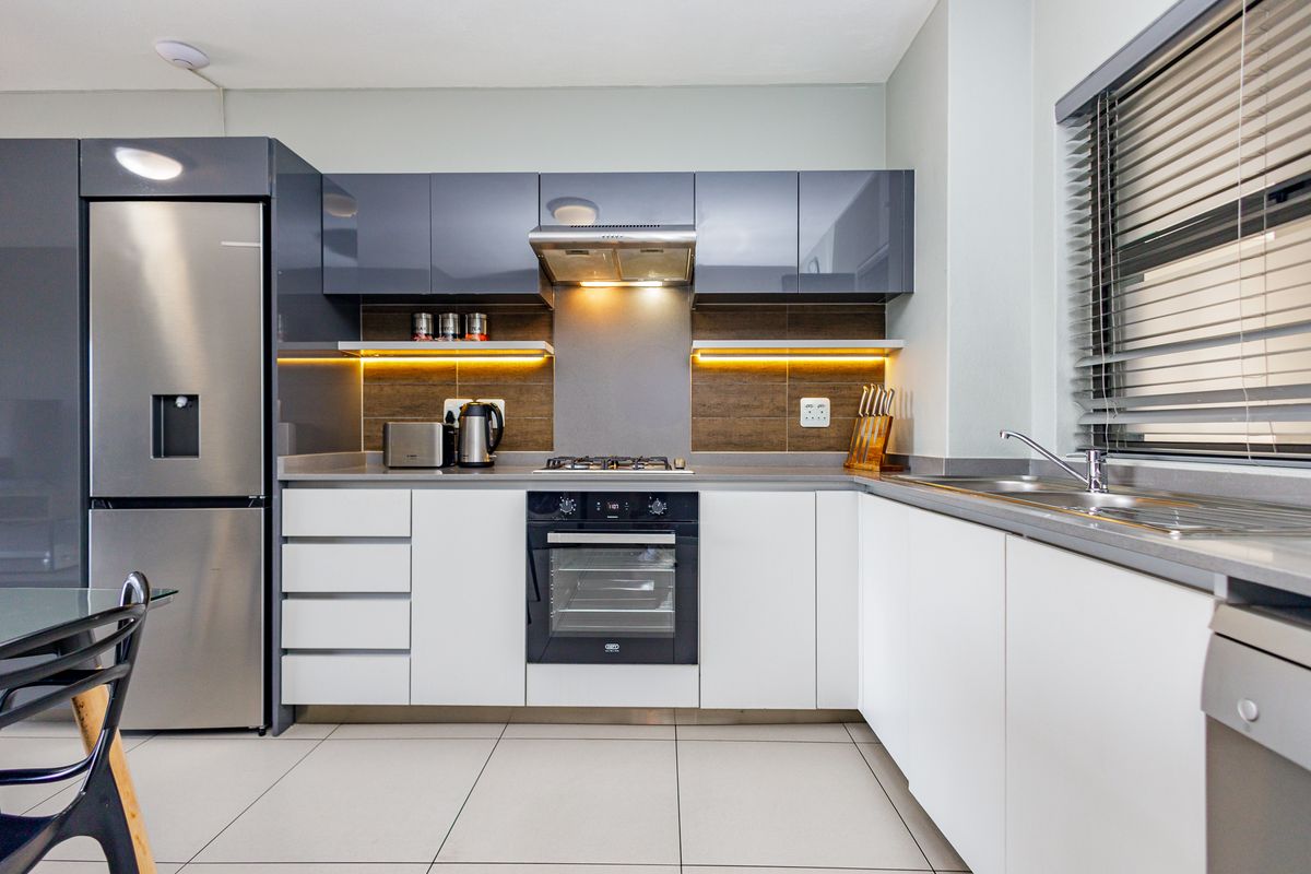 Fantastic Investment - 2 Bed 2 Bath Garden Apartment in a Secure a Complex - Photo 5