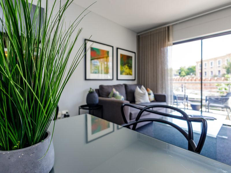 Ground Floor 1 Bed 1 Bath Luxury Apartment - Photo 9