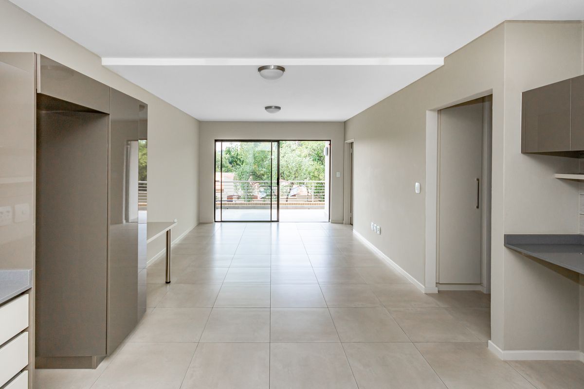 Fabulous Investment - 2 Bed 2 Bath 1st Floor Apartment in a Secure a Complex - Photo 5