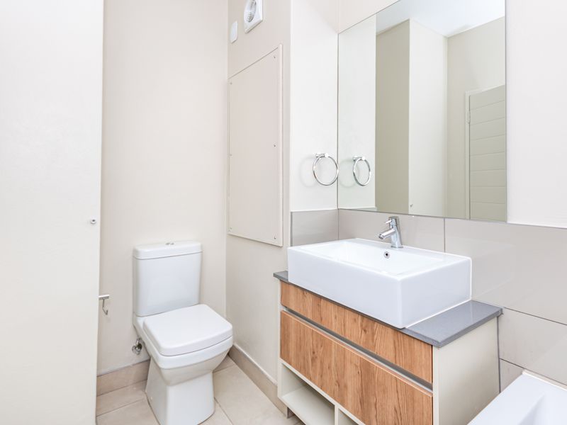 Fabulous Investment - 2 Bed 2 Bath 1st Floor Apartment in a Secure a Complex - Photo 10