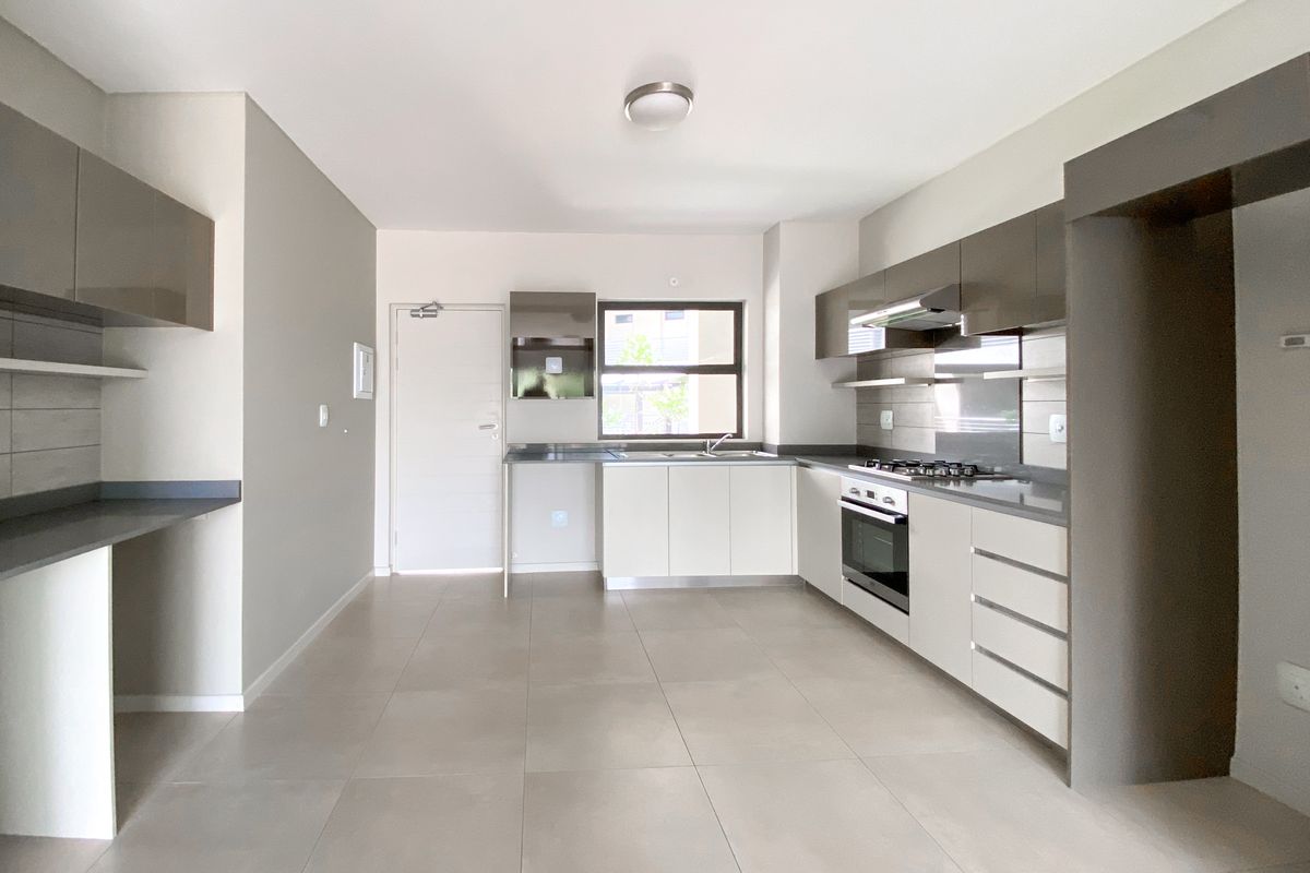 Off The Grid - Elegant 2 Bed 2 Bath 1st Floor Apartment - Photo 4