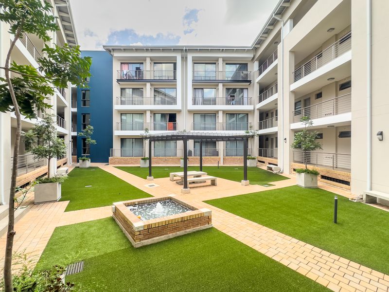 Off The Grid - Elegant 2 Bed 2 Bath 1st Floor Apartment - Photo 8