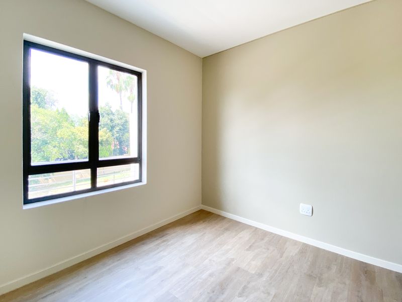 Off The Grid - Elegant 2 Bed 2 Bath 1st Floor Apartment - Photo 6