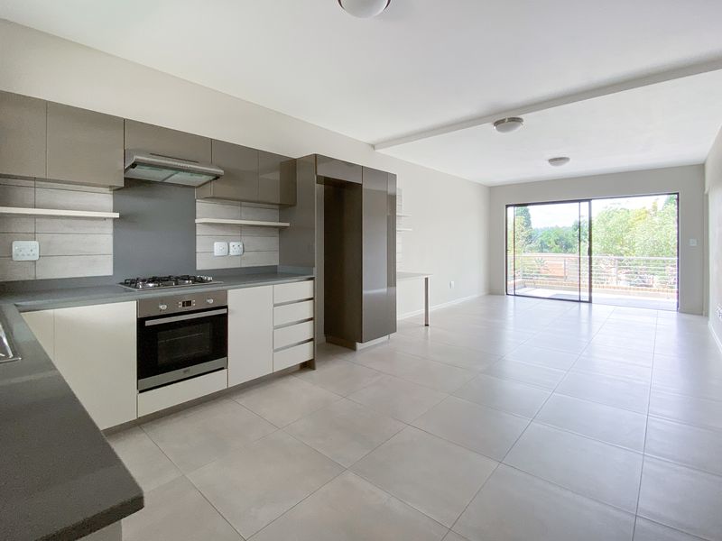 Off The Grid - Elegant 2 Bed 2 Bath 1st Floor Apartment - Photo 2