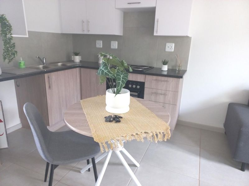 Modern 2 Bed 1 Bath Apartment - Investor Package Available - Photo 5