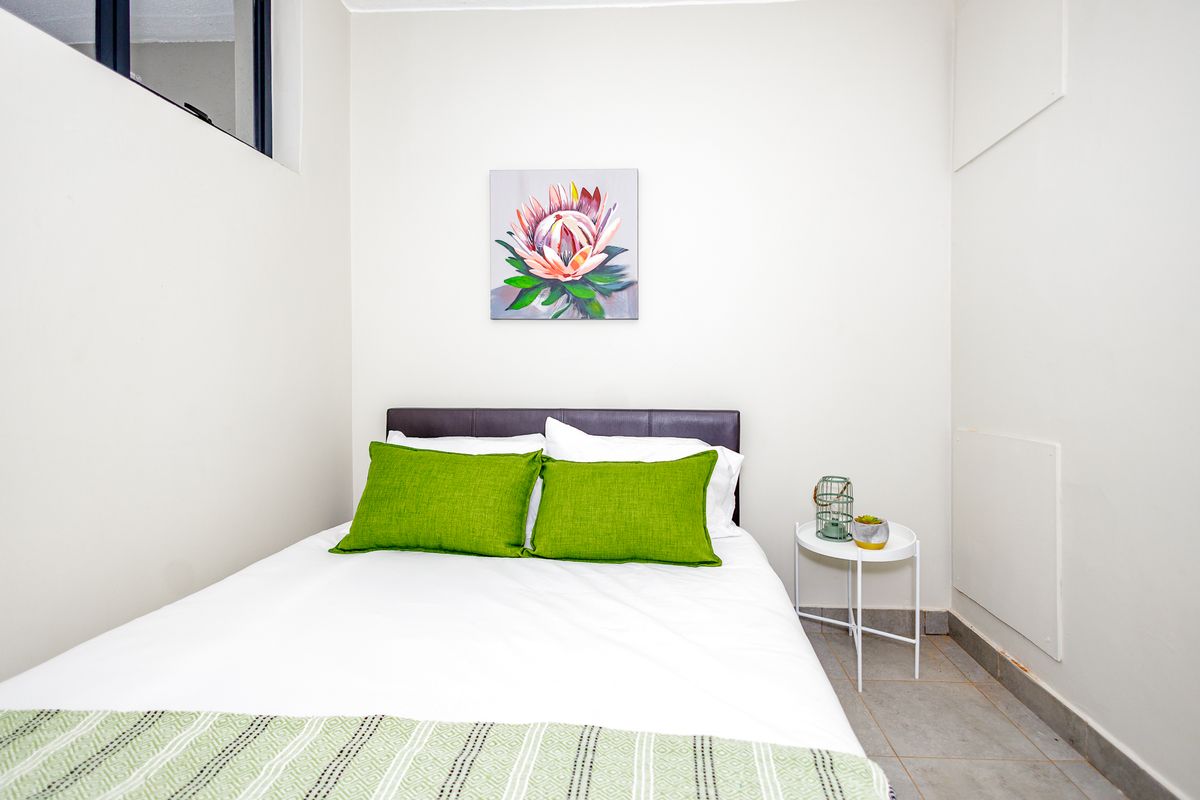 Modern 2 bedroom apartment on the 3rd Floor with back up inverter for WIFI - Photo 4
