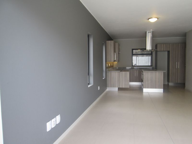 Well designed 2 bedroom 1 bathroom apartment available at the Atrium. - Photo 10