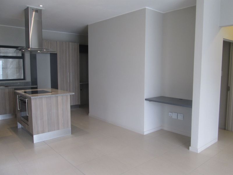 Well designed 2 bedroom 1 bathroom apartment available at the Atrium. - Photo 8